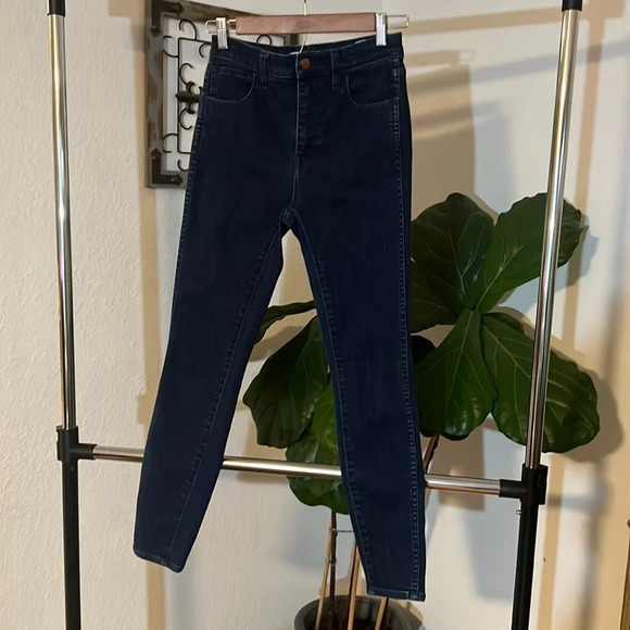Madewell Denim - Madewell 10" High-Rise Skinny Jeans in Lydia Wash. Size 26